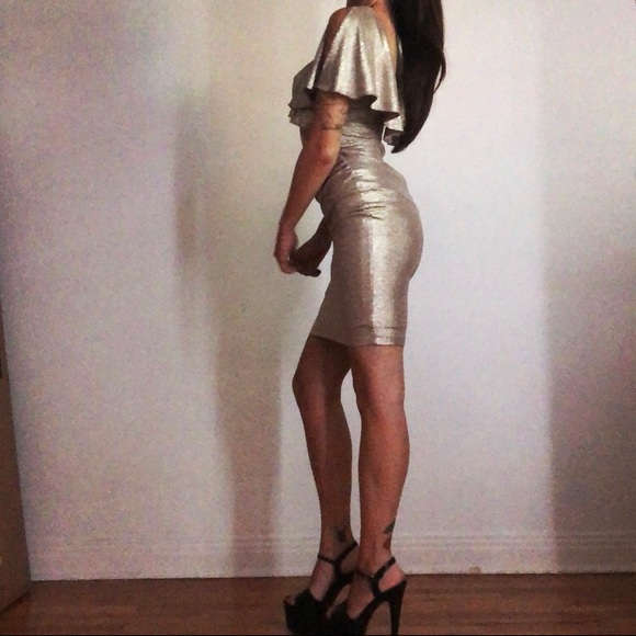 Tight golden Le Chateau dress size XS US - Picture 3 of 3